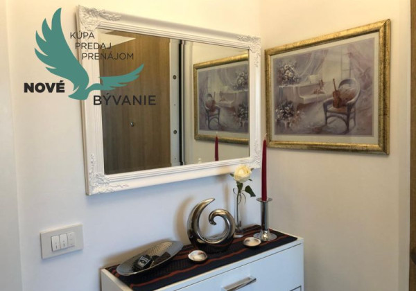 Na predaj apartmán so strešnou terasou len 80m od mora, výhľad na more Vir- Chorvátsko