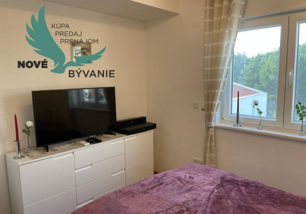 Na predaj apartmán so strešnou terasou len 80m od mora, výhľad na more Vir- Chorvátsko