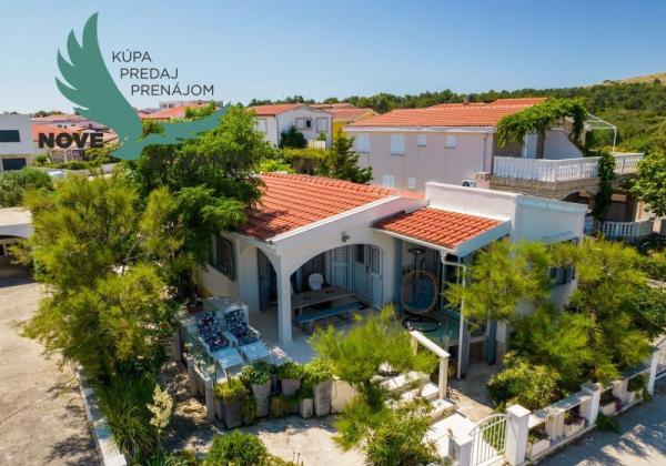 Nádherný dom 1.rad na mori Chorvátsko