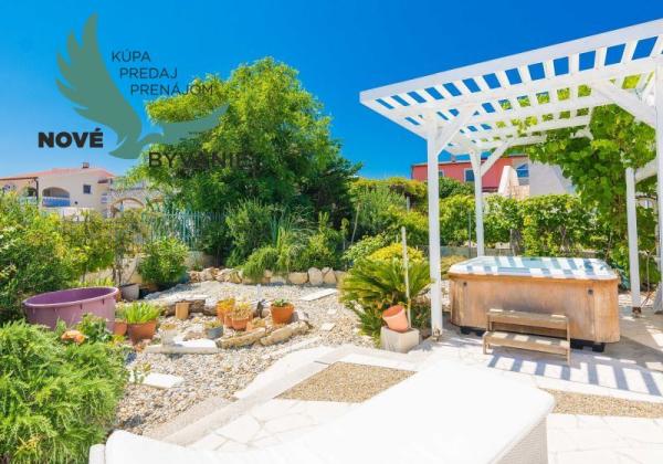 Nádherný dom 1.rad na mori Chorvátsko