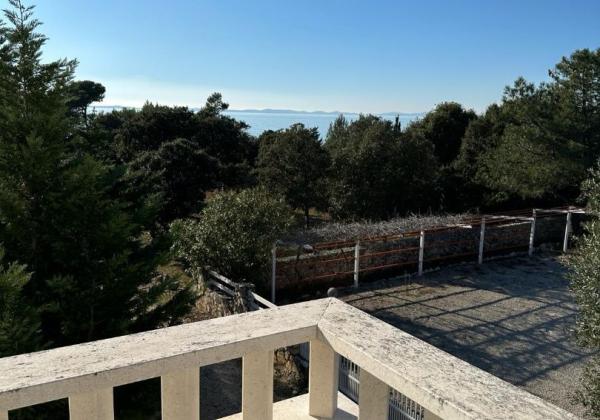 Dom 2x apartmán len 80m od mora s výhľadom na more v Chorvátsku na ostrove Vir