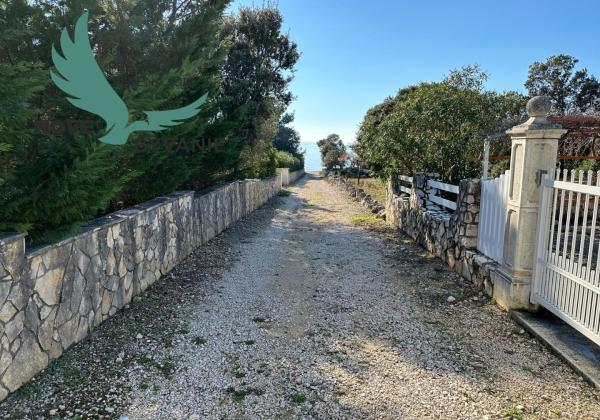 Dom 2x apartmán len 80m od mora s výhľadom na more v Chorvátsku na ostrove Vir