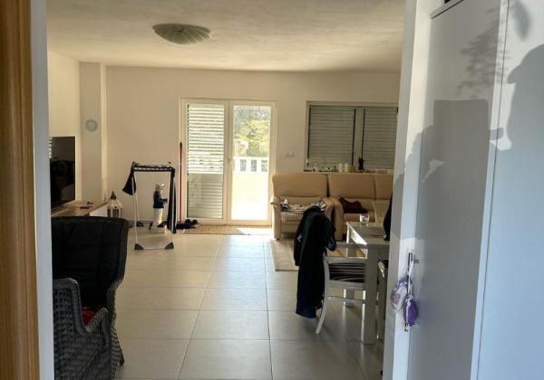 Dom 2x apartmán len 80m od mora s výhľadom na more v Chorvátsku na ostrove Vir