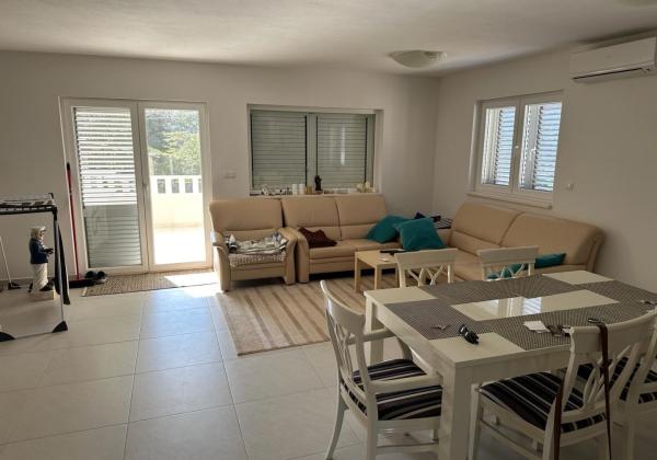 Dom 2x apartmán len 80m od mora s výhľadom na more v Chorvátsku na ostrove Vir