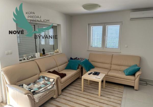 Dom 2x apartmán len 80m od mora s výhľadom na more v Chorvátsku na ostrove Vir