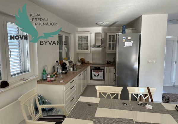 Dom 2x apartmán len 80m od mora s výhľadom na more v Chorvátsku na ostrove Vir