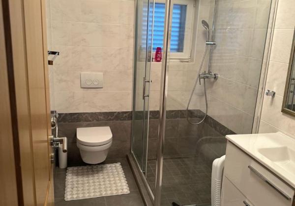 Dom 2x apartmán len 80m od mora s výhľadom na more v Chorvátsku na ostrove Vir