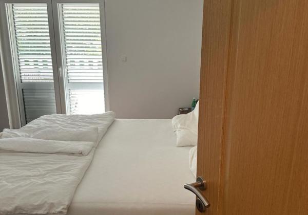 Dom 2x apartmán len 80m od mora s výhľadom na more v Chorvátsku na ostrove Vir