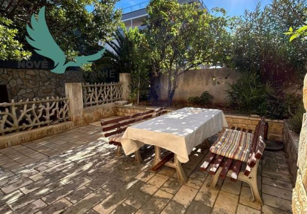 Chorvátsko - Na predaj apartmán so záhradou blízko mora