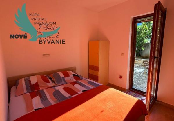 Chorvátsko - Na predaj apartmán so záhradou blízko mora