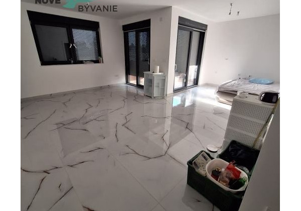 Na predaj novostavba - dvojpodlažný apartmán s výhľadom na more - ostrov Vir-Chorvátsko