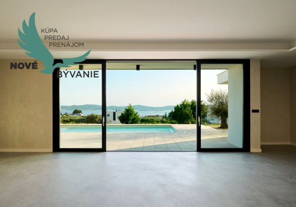 Moderná Vila s Panoramatickým Výhľadom na More – Váš Luxusný Únik k Jadranskému Pobrežiu!