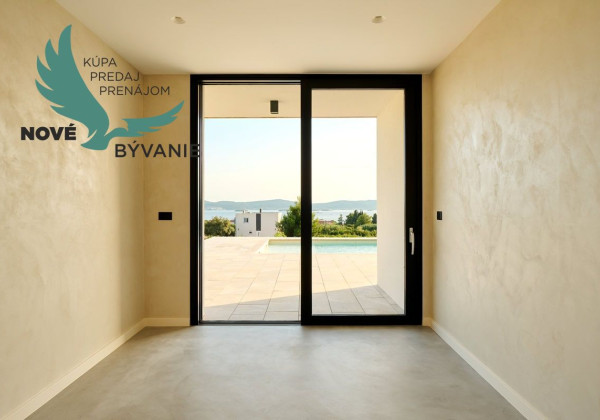 Moderná Vila s Panoramatickým Výhľadom na More – Váš Luxusný Únik k Jadranskému Pobrežiu!