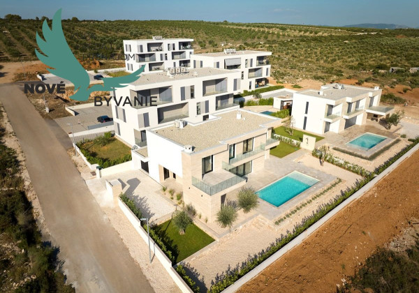 Moderná Vila s Panoramatickým Výhľadom na More – Váš Luxusný Únik k Jadranskému Pobrežiu!