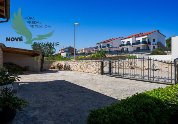 Exkluzívna kamenná vila s bazénom – Ideálna investícia do vášho oddychu!