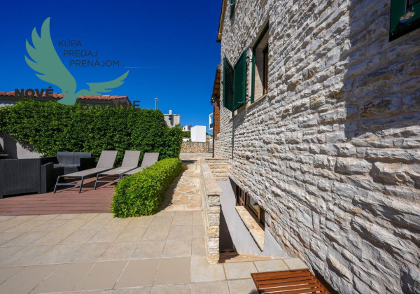 Exkluzívna kamenná vila s bazénom – Ideálna investícia do vášho oddychu!