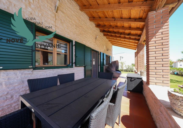 Exkluzívna kamenná vila s bazénom – Ideálna investícia do vášho oddychu!