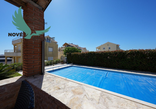 Exkluzívna kamenná vila s bazénom – Ideálna investícia do vášho oddychu!