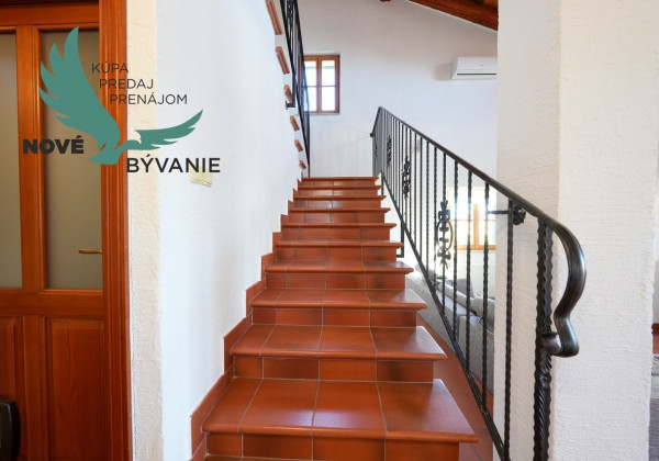 Exkluzívna kamenná vila s bazénom – Ideálna investícia do vášho oddychu!