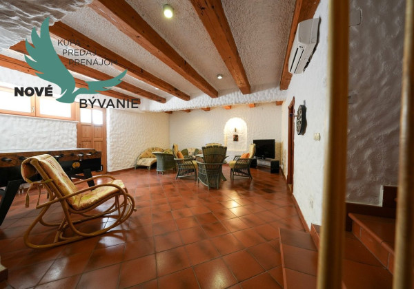 Exkluzívna kamenná vila s bazénom – Ideálna investícia do vášho oddychu!