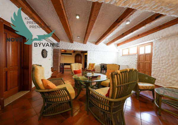 Exkluzívna kamenná vila s bazénom – Ideálna investícia do vášho oddychu!