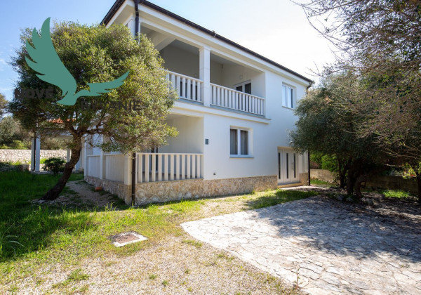 Na predaj dom len 130m od mora a pláže na ostrove Pag v Chorvátsku