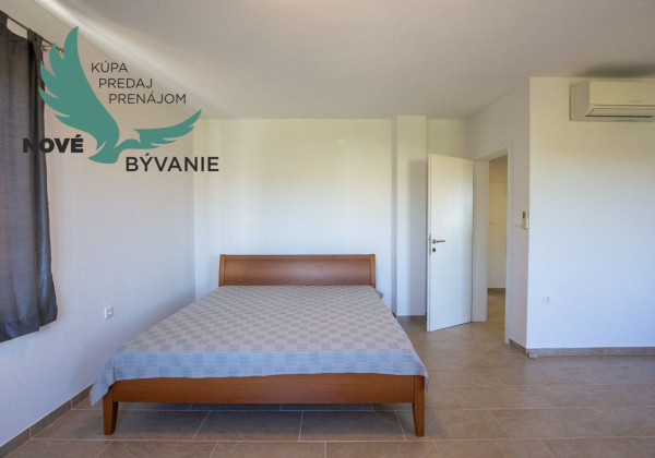 Na predaj dom len 130m od mora a pláže na ostrove Pag v Chorvátsku