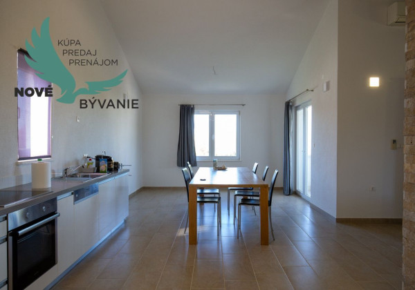 Na predaj dom len 130m od mora a pláže na ostrove Pag v Chorvátsku