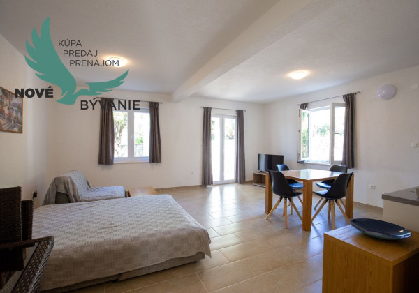 Na predaj dom len 130m od mora a pláže na ostrove Pag v Chorvátsku