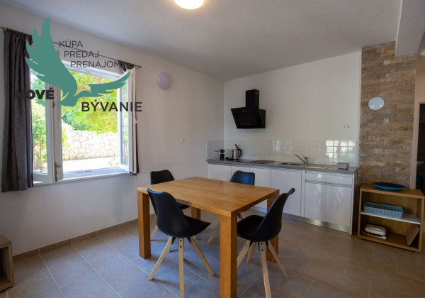 Na predaj dom len 130m od mora a pláže na ostrove Pag v Chorvátsku