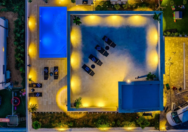 Luxusná vila s bazénom v Chorvátsku pri pieskovej pláži