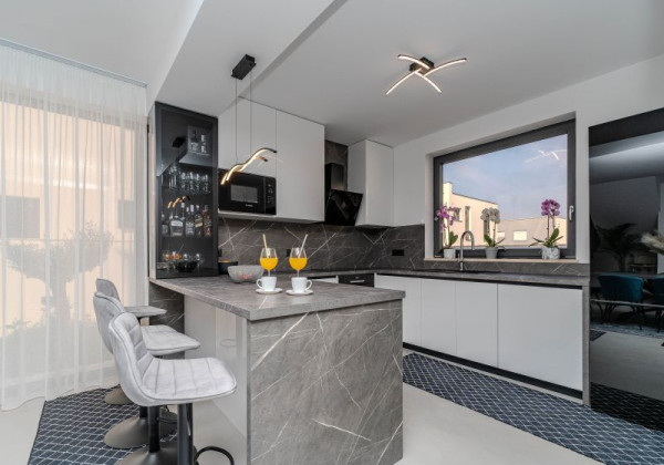 Luxusná vila s bazénom v Chorvátsku pri pieskovej pláži