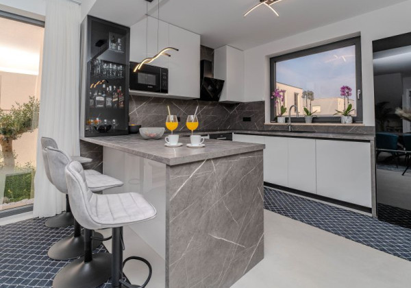 Luxusná vila s bazénom v Chorvátsku pri pieskovej pláži