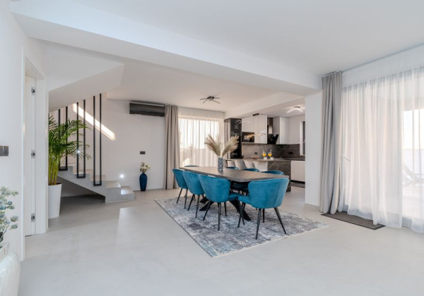 Luxusná vila s bazénom v Chorvátsku pri pieskovej pláži