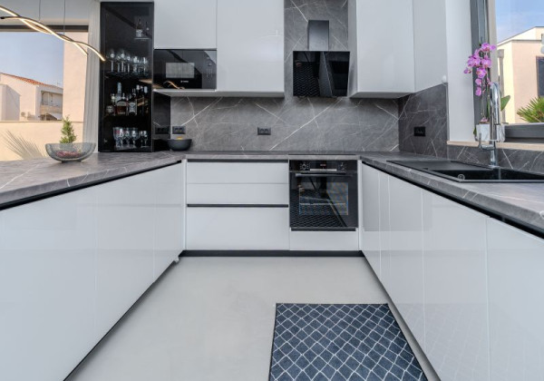 Luxusná vila s bazénom v Chorvátsku pri pieskovej pláži