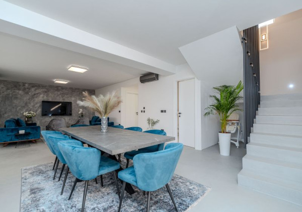 Luxusná vila s bazénom v Chorvátsku pri pieskovej pláži