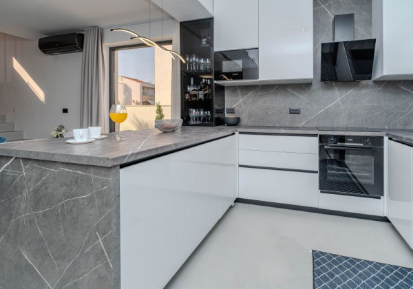 Luxusná vila s bazénom v Chorvátsku pri pieskovej pláži