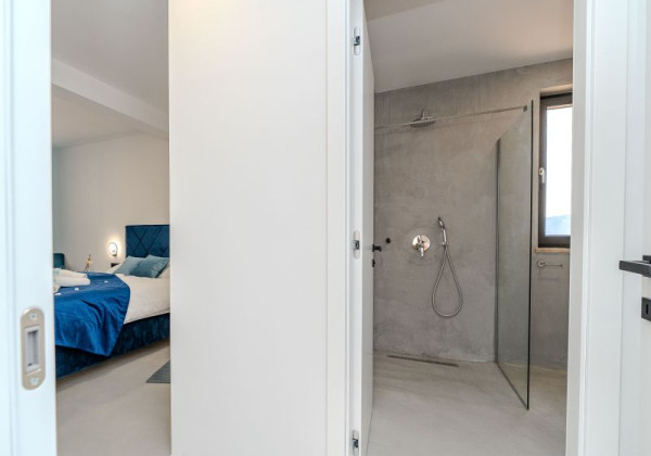 Luxusná vila s bazénom v Chorvátsku pri pieskovej pláži