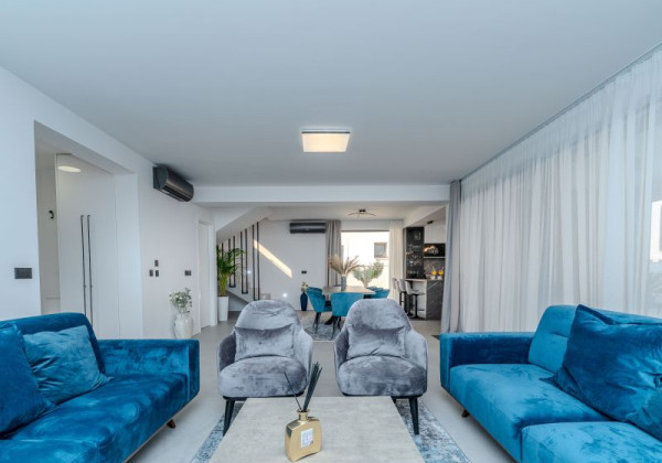 Luxusná vila s bazénom v Chorvátsku pri pieskovej pláži