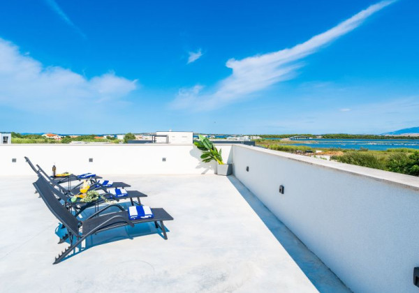 Luxusná vila s bazénom v Chorvátsku pri pieskovej pláži