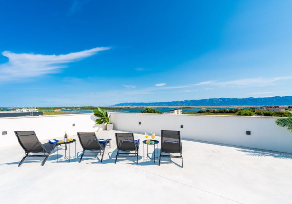 Luxusná vila s bazénom v Chorvátsku pri pieskovej pláži