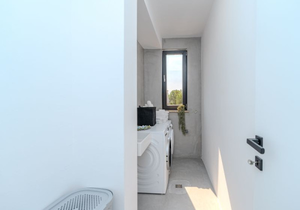 Luxusná vila s bazénom v Chorvátsku pri pieskovej pláži