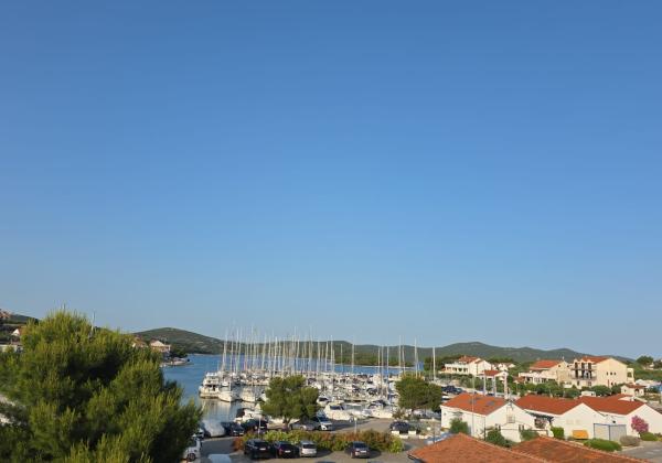 LUXUS NA DOSAH MORA - EXLUZÍVNE VILA V REZIDENCII NA OSTROVE MURTER