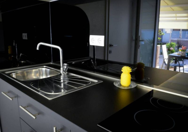 Top ponuka apartmán s tromi štúdio apartmánmi a bazénom v Chorvátsku