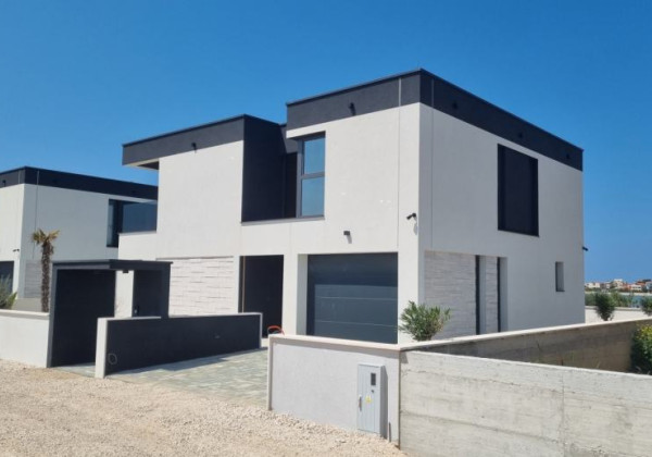 Chorvátsko - Luxusná novostavba vily s bazénom a nerušeným výhľadom na more blízko pieskovej pláže v Privlake