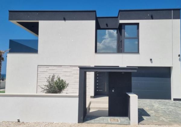 Chorvátsko - Luxusná novostavba vily s bazénom a nerušeným výhľadom na more blízko pieskovej pláže v Privlake