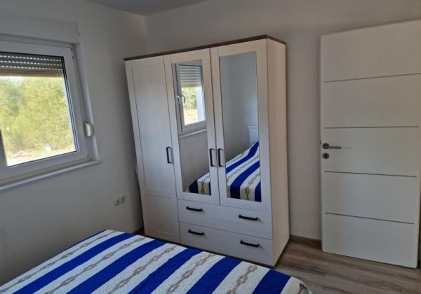 Na predaj priestranný  apartmán na ostrove Vir-Bobovik, Chorvátsko