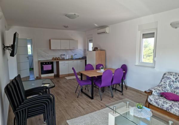 Na predaj priestranný  apartmán na ostrove Vir-Bobovik, Chorvátsko