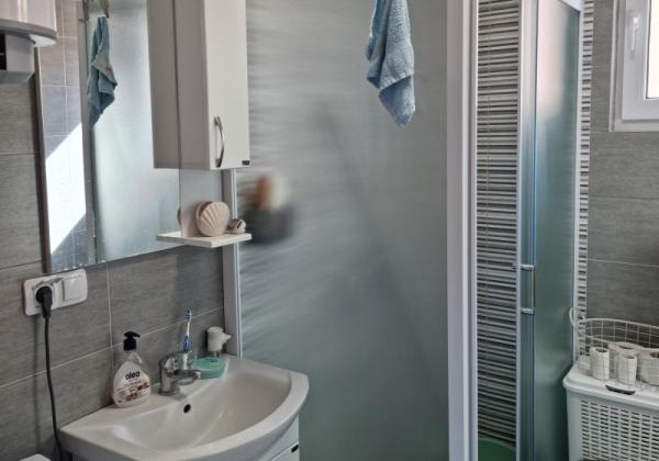 Na predaj priestranný  apartmán na ostrove Vir-Bobovik, Chorvátsko