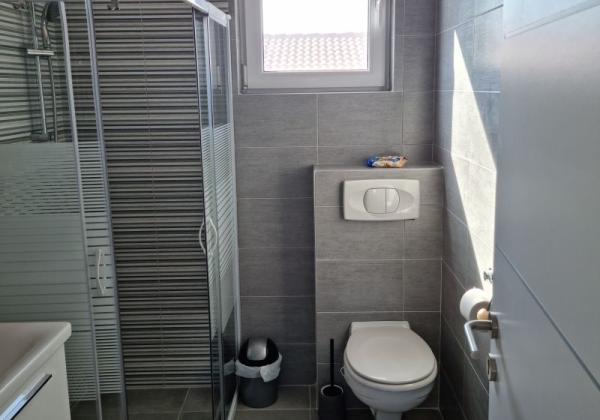 Na predaj priestranný  apartmán na ostrove Vir-Bobovik, Chorvátsko